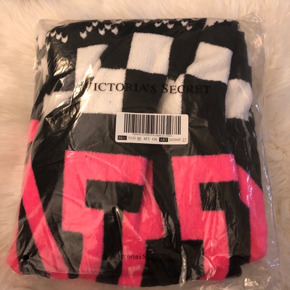 NWT VS PINK BLANKET - Picture 2 of 2